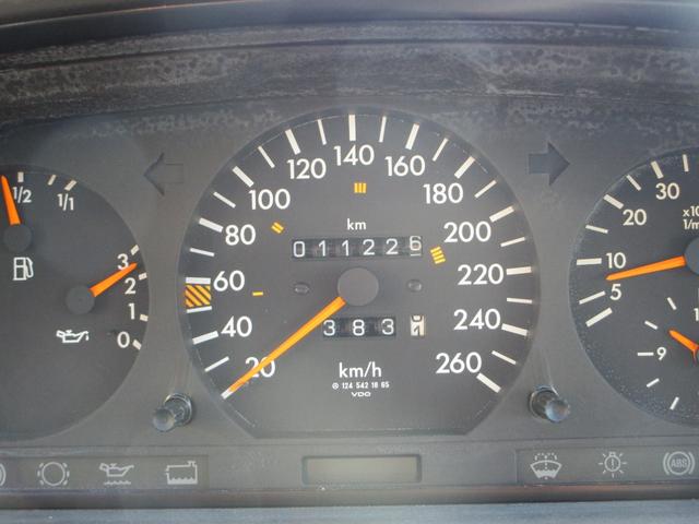 Eクラス E320 カブリオレ 2オーナー/D車/左H/福岡33ナンバー/走行1.1万キロ/ディーラー記録簿10枚有り/スポーツラインサスペンション/17インチリミテッドホイール/ブリリアントシルバー/ブラックレザー/Pシート/(31枚目)