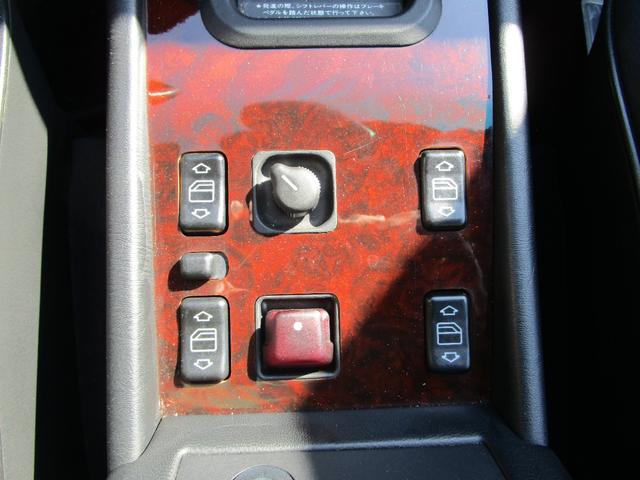 Eクラス E320 カブリオレ 2オーナー/D車/左H/福岡33ナンバー/走行1.1万キロ/ディーラー記録簿10枚有り/スポーツラインサスペンション/17インチリミテッドホイール/ブリリアントシルバー/ブラックレザー/Pシート/(34枚目)