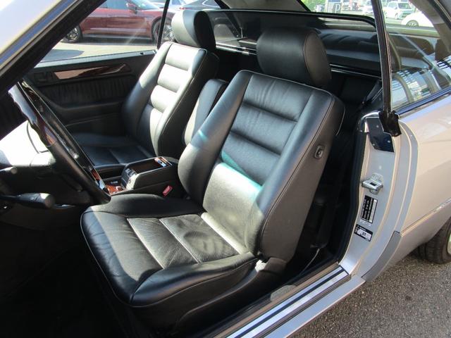 Eクラス E320 カブリオレ 2オーナー/D車/左H/福岡33ナンバー/走行1.1万キロ/ディーラー記録簿10枚有り/スポーツラインサスペンション/17インチリミテッドホイール/ブリリアントシルバー/ブラックレザー/Pシート/(40枚目)