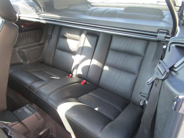 Eクラス E320 カブリオレ 2オーナー/D車/左H/福岡33ナンバー/走行1.1万キロ/ディーラー記録簿10枚有り/スポーツラインサスペンション/17インチリミテッドホイール/ブリリアントシルバー/ブラックレザー/Pシート/(41枚目)