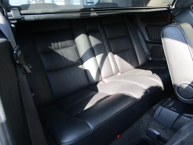 Eクラス E320 カブリオレ 2オーナー/D車/左H/福岡33ナンバー/走行1.1万キロ/ディーラー記録簿10枚有り/スポーツラインサスペンション/17インチリミテッドホイール/ブリリアントシルバー/ブラックレザー/Pシート/(44枚目)