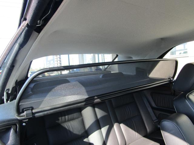 Eクラス E320 カブリオレ 2オーナー/D車/左H/福岡33ナンバー/走行1.1万キロ/ディーラー記録簿10枚有り/スポーツラインサスペンション/17インチリミテッドホイール/ブリリアントシルバー/ブラックレザー/Pシート/(45枚目)