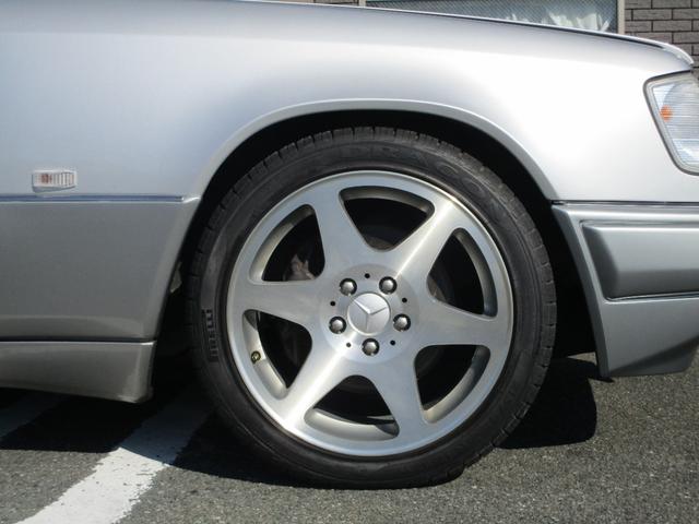 Eクラス E320 カブリオレ 2オーナー/D車/左H/福岡33ナンバー/走行1.1万キロ/ディーラー記録簿10枚有り/スポーツラインサスペンション/17インチリミテッドホイール/ブリリアントシルバー/ブラックレザー/Pシート/(46枚目)