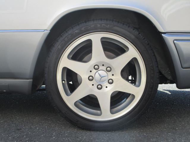 Eクラス E320 カブリオレ 2オーナー/D車/左H/福岡33ナンバー/走行1.1万キロ/ディーラー記録簿10枚有り/スポーツラインサスペンション/17インチリミテッドホイール/ブリリアントシルバー/ブラックレザー/Pシート/(48枚目)