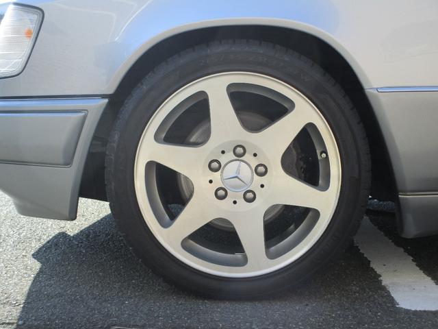 Eクラス E320 カブリオレ 2オーナー/D車/左H/福岡33ナンバー/走行1.1万キロ/ディーラー記録簿10枚有り/スポーツラインサスペンション/17インチリミテッドホイール/ブリリアントシルバー/ブラックレザー/Pシート/(49枚目)