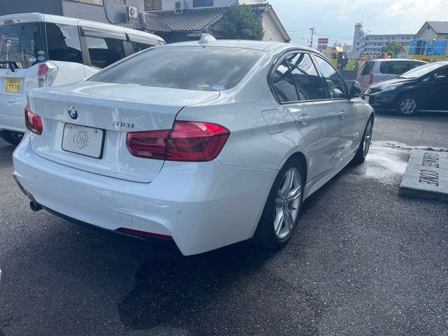 ３シリーズ ３１８ｉ　Ｍスポーツ　フロントフォグランプ　ＬＥＤヘッドライト　アルミホイール　アイドリングストップ　バック　パーキングアシスト　レーンキープアシスト（4枚目）