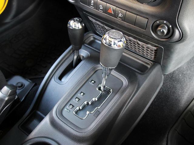 スポーツ 禁煙車 ナビゲーションTV クルーズコントロール サイドモニター パートタイム4WD 背面タイヤ キーレスエントリー 純正17インチアルミホイール ETC(7枚目)