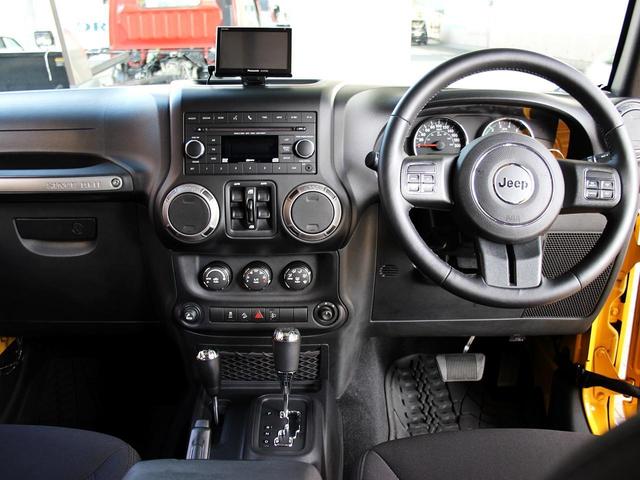 スポーツ 禁煙車 ナビゲーションTV クルーズコントロール サイドモニター パートタイム4WD 背面タイヤ キーレスエントリー 純正17インチアルミホイール ETC(8枚目)