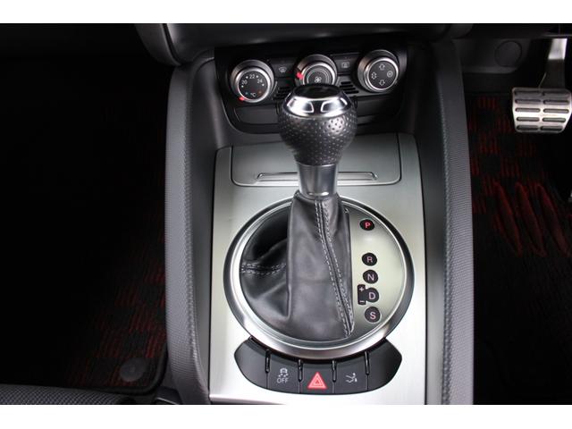 1.8TFSI S-ラインパッケージ(フロントスポーツシート 専用バンパー 18インチアルミホイール ドアシルプレート リヤディフューザー ディンプルタイプ本革巻きセレクターノブ) キセノンヘッドライト ETC(12枚目)