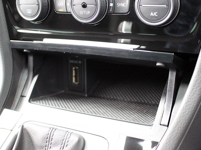 TSIハイラインブルーモーションテクノロジー 禁煙車 アダプティブクルーズコントロール レーンキープアシスト 衝突軽減ブレーキ バイキセノンヘッドライト 純正HDDナビゲーション フルセグTV アイドリングストップ パークパイロット(46枚目)