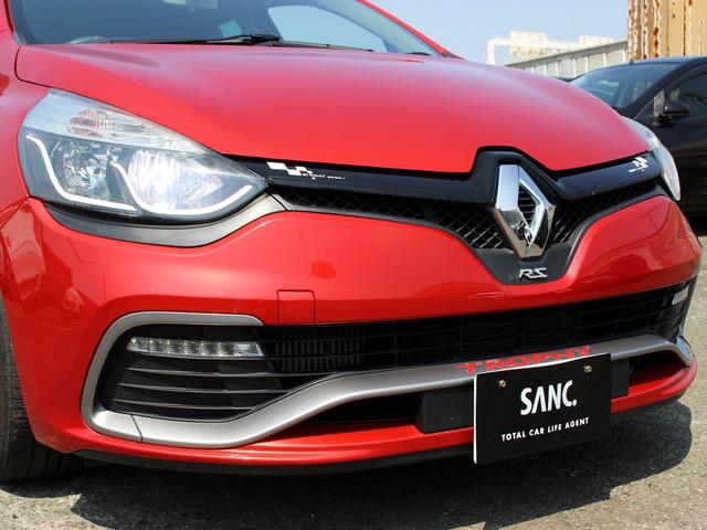 ルーテシア ルノースポール　トロフィー　禁煙車　カロッツェリア製ナビゲーション　バックカメラ　ＴＶ　Ｂｌｕｅｔｏｏｔｈ接続　ドライブレコーダー　キセノンヘッドライト　リアパーキングセンサー　純正１８インチアルミホイール　ＥＴＣ（68枚目）