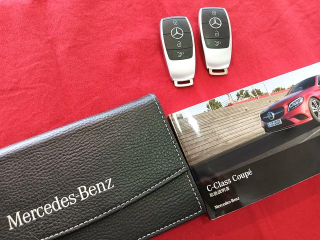 Ｃクラス Ｃ１８０クーペ　スポーツ　１オーナー　禁煙車　レーダーセーフティパッケージ　電動レザーシート　シートヒーター　純正ナビゲーション　バックカメラ　ＴＶ　ＬＥＤデイタイムランニングライト　ＬＥＤヘッドライト　カープレイ　ＡＣＣ（2枚目）