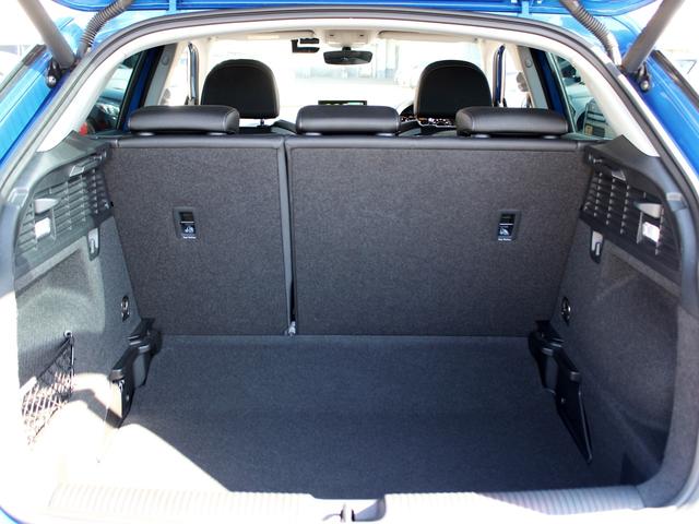 Ｑ２ ハッシュタグ　コントラストスタイリング　１オーナー　禁煙車　ナビゲーションパッケージ　アシスタンスパッケージ　バーチャルコックピット　オートマチックテールゲート　ＭＭＩナビゲーション　バックカメラ　ＴＶ　ＬＥＤヘッドライト　ＡＣＣ　ＢＳＭ（16枚目）