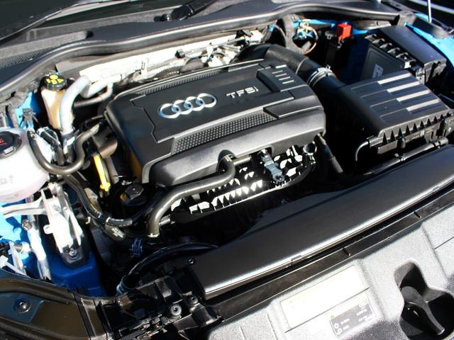 ＴＴクーペ Ｓラインコンペティション　禁煙車　限定車　コンフォ－トパッケージ　ブラックスタイリングパッケージ　バーチャルコックピット　ＭＭＩナビゲーション　ＴＶ　バックカメラ　ＲＳリヤスポイラー　マトリクスＬＥＤヘッドライト　スマートキー（67枚目）