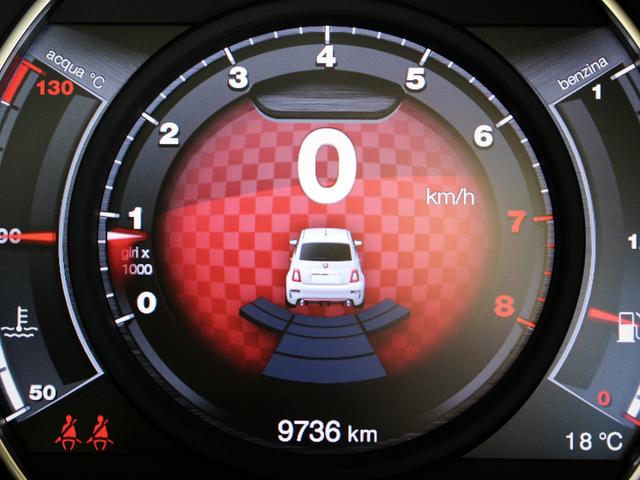 アバルト595 ベースグレード 禁煙車 アップルカープレイ・アンドロイドオート接続 キセノンライト LEDデイタイムランニングライト 純正前後ドライブレコーダー 純正16インチアルミホイール アルミペダル・DASHアルミフットレスト(5枚目)