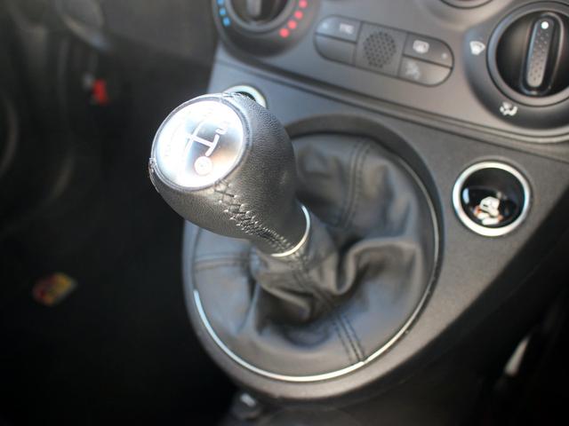 アバルト595 ベースグレード 禁煙車 アップルカープレイ・アンドロイドオート接続 キセノンライト LEDデイタイムランニングライト 純正前後ドライブレコーダー 純正16インチアルミホイール アルミペダル・DASHアルミフットレスト(8枚目)