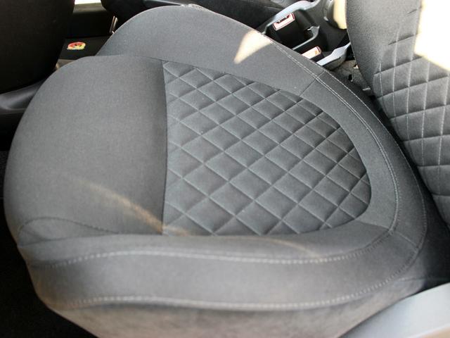 アバルト595 ベースグレード 禁煙車 アップルカープレイ・アンドロイドオート接続 キセノンライト LEDデイタイムランニングライト 純正前後ドライブレコーダー 純正16インチアルミホイール アルミペダル・DASHアルミフットレスト(12枚目)