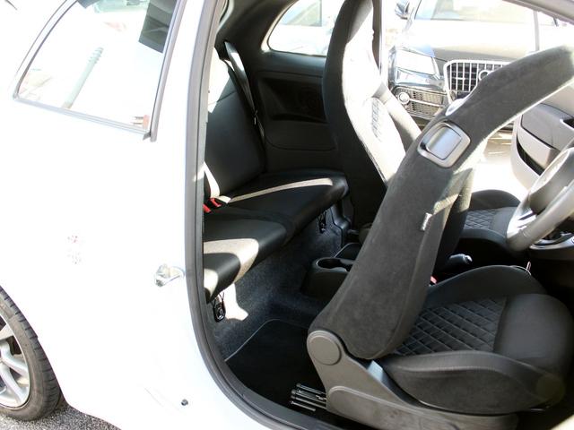 アバルト595 ベースグレード 禁煙車 アップルカープレイ・アンドロイドオート接続 キセノンライト LEDデイタイムランニングライト 純正前後ドライブレコーダー 純正16インチアルミホイール アルミペダル・DASHアルミフットレスト(13枚目)