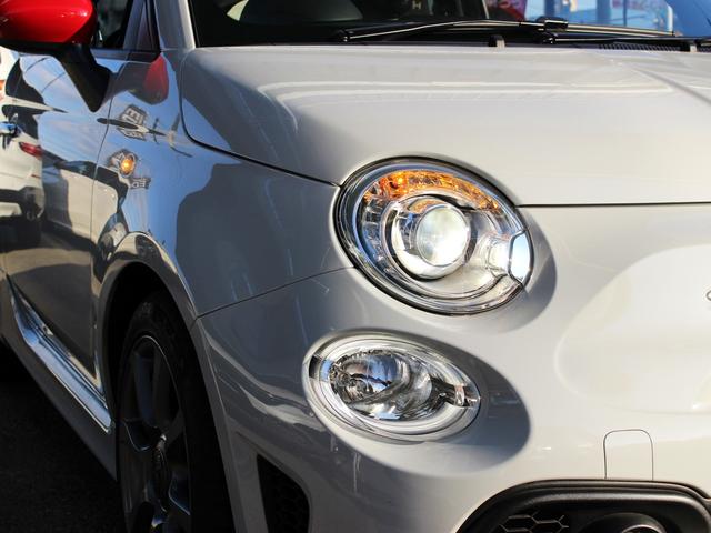 アバルト595 ベースグレード 禁煙車 アップルカープレイ・アンドロイドオート接続 キセノンライト LEDデイタイムランニングライト 純正前後ドライブレコーダー 純正16インチアルミホイール アルミペダル・DASHアルミフットレスト(17枚目)