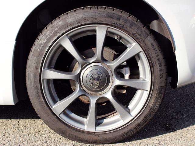 アバルト595 ベースグレード 禁煙車 アップルカープレイ・アンドロイドオート接続 キセノンライト LEDデイタイムランニングライト 純正前後ドライブレコーダー 純正16インチアルミホイール アルミペダル・DASHアルミフットレスト(21枚目)