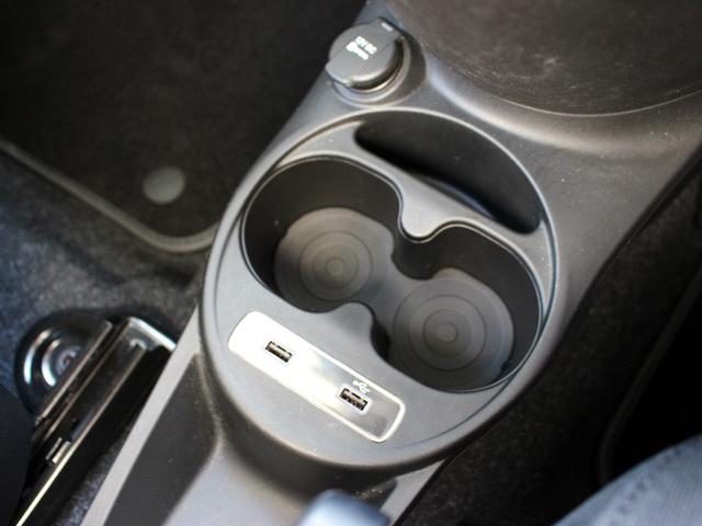 アバルト595 ベースグレード 禁煙車 アップルカープレイ・アンドロイドオート接続 キセノンライト LEDデイタイムランニングライト 純正前後ドライブレコーダー 純正16インチアルミホイール アルミペダル・DASHアルミフットレスト(43枚目)