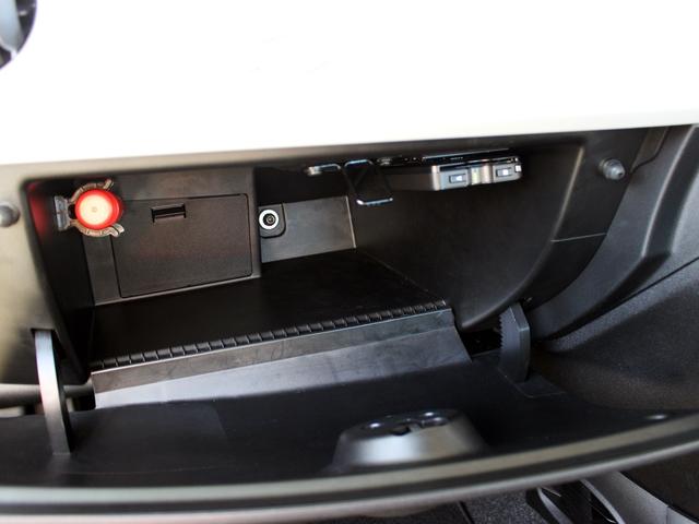 アバルト595 ベースグレード 禁煙車 アップルカープレイ・アンドロイドオート接続 キセノンライト LEDデイタイムランニングライト 純正前後ドライブレコーダー 純正16インチアルミホイール アルミペダル・DASHアルミフットレスト(47枚目)