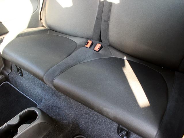 アバルト595 ベースグレード 禁煙車 アップルカープレイ・アンドロイドオート接続 キセノンライト LEDデイタイムランニングライト 純正前後ドライブレコーダー 純正16インチアルミホイール アルミペダル・DASHアルミフットレスト(56枚目)