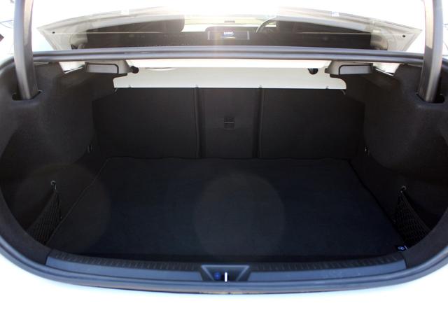 Ａクラスセダン Ａ２５０　４マチックセダン　ＡＭＧライン　禁煙車　パノラマサンルーフ　レーダーセーフティパッケージ　純正ナビゲーション　バックカメラＴＶ　ＡＣＣ　ＢＳＭ　ＬＥＤヘッドライト　パワーシート＆ヒーター　キーレスゴー　アクティブパーキングアシスト（16枚目）