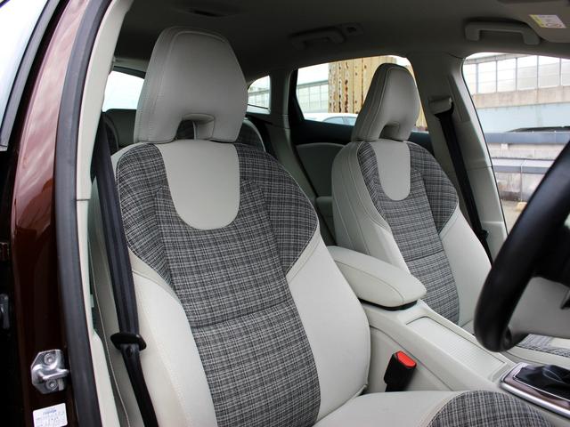 Ｖ４０ クロスカントリー　Ｔ５　ＡＷＤ　モメンタム　禁煙車　純正ナビゲーション　バックカメラ　ＴＶ　アダプティブクルーズコントロール　ブラインドスポットモニター　レーンキーピングエイド　フルＬＥＤヘッドライト　デイタイムランニングライト　シートヒーター（9枚目）