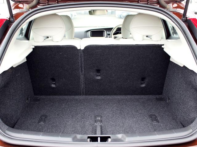 Ｖ４０ クロスカントリー　Ｔ５　ＡＷＤ　モメンタム　禁煙車　純正ナビゲーション　バックカメラ　ＴＶ　アダプティブクルーズコントロール　ブラインドスポットモニター　レーンキーピングエイド　フルＬＥＤヘッドライト　デイタイムランニングライト　シートヒーター（16枚目）