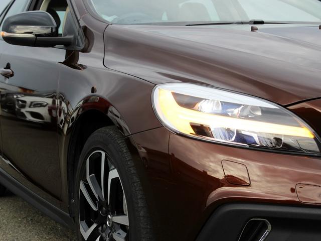 Ｖ４０ クロスカントリー　Ｔ５　ＡＷＤ　モメンタム　禁煙車　純正ナビゲーション　バックカメラ　ＴＶ　アダプティブクルーズコントロール　ブラインドスポットモニター　レーンキーピングエイド　フルＬＥＤヘッドライト　デイタイムランニングライト　シートヒーター（17枚目）