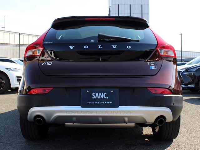 Ｖ４０ クロスカントリー　Ｔ５　ＡＷＤ　モメンタム　禁煙車　純正ナビゲーション　バックカメラ　ＴＶ　アダプティブクルーズコントロール　ブラインドスポットモニター　レーンキーピングエイド　フルＬＥＤヘッドライト　デイタイムランニングライト　シートヒーター（23枚目）