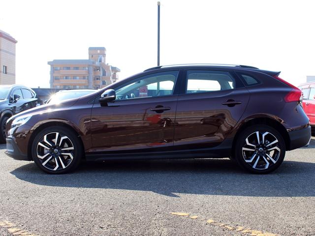Ｖ４０ クロスカントリー　Ｔ５　ＡＷＤ　モメンタム　禁煙車　純正ナビゲーション　バックカメラ　ＴＶ　アダプティブクルーズコントロール　ブラインドスポットモニター　レーンキーピングエイド　フルＬＥＤヘッドライト　デイタイムランニングライト　シートヒーター（25枚目）