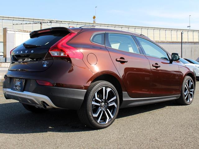 Ｖ４０ クロスカントリー　Ｔ５　ＡＷＤ　モメンタム　禁煙車　純正ナビゲーション　バックカメラ　ＴＶ　アダプティブクルーズコントロール　ブラインドスポットモニター　レーンキーピングエイド　フルＬＥＤヘッドライト　デイタイムランニングライト　シートヒーター（27枚目）
