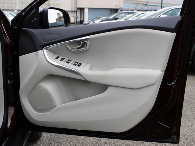 Ｖ４０ クロスカントリー　Ｔ５　ＡＷＤ　モメンタム　禁煙車　純正ナビゲーション　バックカメラ　ＴＶ　アダプティブクルーズコントロール　ブラインドスポットモニター　レーンキーピングエイド　フルＬＥＤヘッドライト　デイタイムランニングライト　シートヒーター（55枚目）