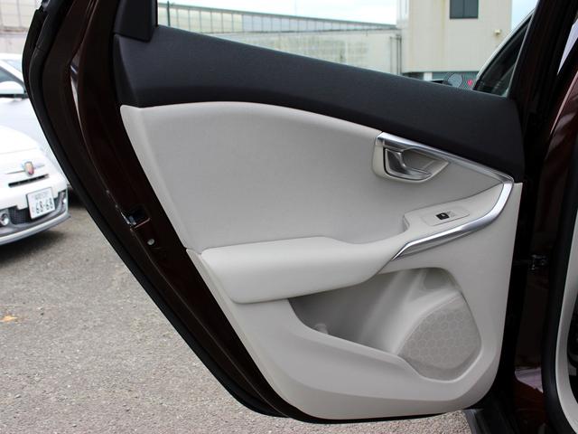 Ｖ４０ クロスカントリー　Ｔ５　ＡＷＤ　モメンタム　禁煙車　純正ナビゲーション　バックカメラ　ＴＶ　アダプティブクルーズコントロール　ブラインドスポットモニター　レーンキーピングエイド　フルＬＥＤヘッドライト　デイタイムランニングライト　シートヒーター（56枚目）