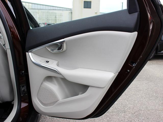 Ｖ４０ クロスカントリー　Ｔ５　ＡＷＤ　モメンタム　禁煙車　純正ナビゲーション　バックカメラ　ＴＶ　アダプティブクルーズコントロール　ブラインドスポットモニター　レーンキーピングエイド　フルＬＥＤヘッドライト　デイタイムランニングライト　シートヒーター（57枚目）