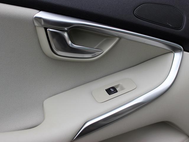 Ｖ４０ クロスカントリー　Ｔ５　ＡＷＤ　モメンタム　禁煙車　純正ナビゲーション　バックカメラ　ＴＶ　アダプティブクルーズコントロール　ブラインドスポットモニター　レーンキーピングエイド　フルＬＥＤヘッドライト　デイタイムランニングライト　シートヒーター（59枚目）