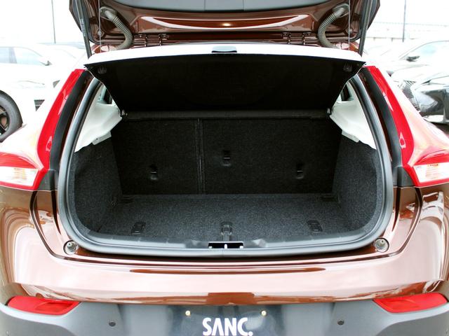 Ｖ４０ クロスカントリー　Ｔ５　ＡＷＤ　モメンタム　禁煙車　純正ナビゲーション　バックカメラ　ＴＶ　アダプティブクルーズコントロール　ブラインドスポットモニター　レーンキーピングエイド　フルＬＥＤヘッドライト　デイタイムランニングライト　シートヒーター（61枚目）