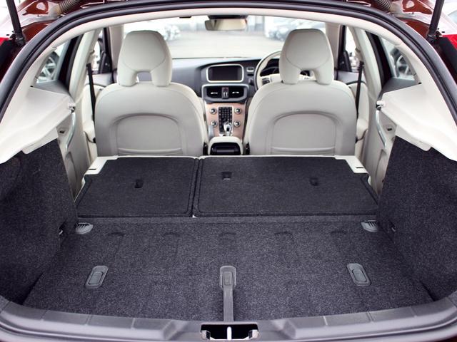 Ｖ４０ クロスカントリー　Ｔ５　ＡＷＤ　モメンタム　禁煙車　純正ナビゲーション　バックカメラ　ＴＶ　アダプティブクルーズコントロール　ブラインドスポットモニター　レーンキーピングエイド　フルＬＥＤヘッドライト　デイタイムランニングライト　シートヒーター（63枚目）