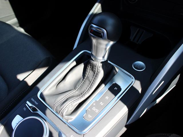 AUDI Q2 HASHTAG CONTRAST STYLING