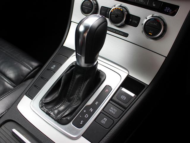 パサートヴァリアント Rラインエディション 禁煙車 買取車 純正ナビゲーションシステム バックカメラ TV 電動レザーシート&ヒーター バイキセノンヘッドライト 純正18インチアルミホイール アイドリングストップ クルーズコントロール ETC(6枚目)