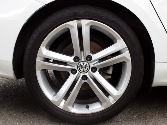 パサートヴァリアント Rラインエディション 禁煙車 買取車 純正ナビゲーションシステム バックカメラ TV 電動レザーシート&ヒーター バイキセノンヘッドライト 純正18インチアルミホイール アイドリングストップ クルーズコントロール ETC(17枚目)