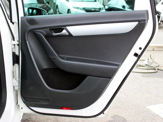 パサートヴァリアント Rラインエディション 禁煙車 買取車 純正ナビゲーションシステム バックカメラ TV 電動レザーシート&ヒーター バイキセノンヘッドライト 純正18インチアルミホイール アイドリングストップ クルーズコントロール ETC(60枚目)