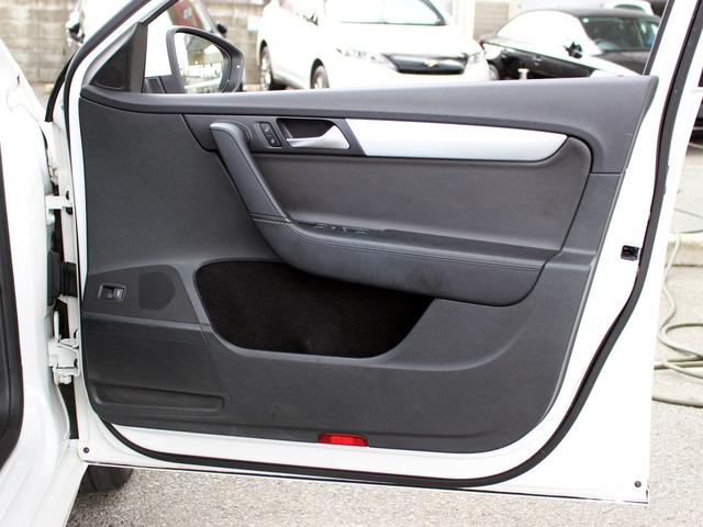 パサートヴァリアント Rラインエディション 禁煙車 買取車 純正ナビゲーションシステム バックカメラ TV 電動レザーシート&ヒーター バイキセノンヘッドライト 純正18インチアルミホイール アイドリングストップ クルーズコントロール ETC(61枚目)