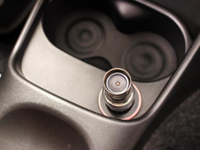 アバルト500 ベースグレード 禁煙車 キセノンヘッドライト フォグライト ヘッドライトウォッシャー リアパーキングセンサー ETC スポーツモード オートエアコン パドルスイッチ ウインドウバイザー 純正16インチアルミホイール(5枚目)