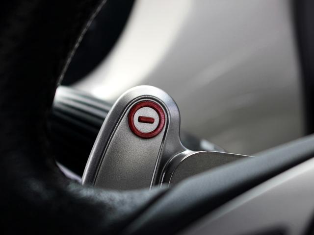 アバルト500 ベースグレード 禁煙車 キセノンヘッドライト フォグライト ヘッドライトウォッシャー リアパーキングセンサー ETC スポーツモード オートエアコン パドルスイッチ ウインドウバイザー 純正16インチアルミホイール(34枚目)