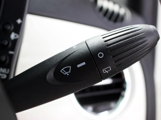 アバルト500 ベースグレード 禁煙車 キセノンヘッドライト フォグライト ヘッドライトウォッシャー リアパーキングセンサー ETC スポーツモード オートエアコン パドルスイッチ ウインドウバイザー 純正16インチアルミホイール(37枚目)