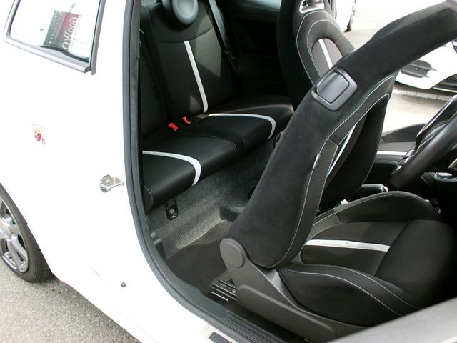 アバルト500 ベースグレード 禁煙車 キセノンヘッドライト フォグライト ヘッドライトウォッシャー リアパーキングセンサー ETC スポーツモード オートエアコン パドルスイッチ ウインドウバイザー 純正16インチアルミホイール(54枚目)