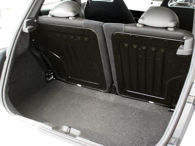 アバルト500 ベースグレード 禁煙車 キセノンヘッドライト フォグライト ヘッドライトウォッシャー リアパーキングセンサー ETC スポーツモード オートエアコン パドルスイッチ ウインドウバイザー 純正16インチアルミホイール(61枚目)